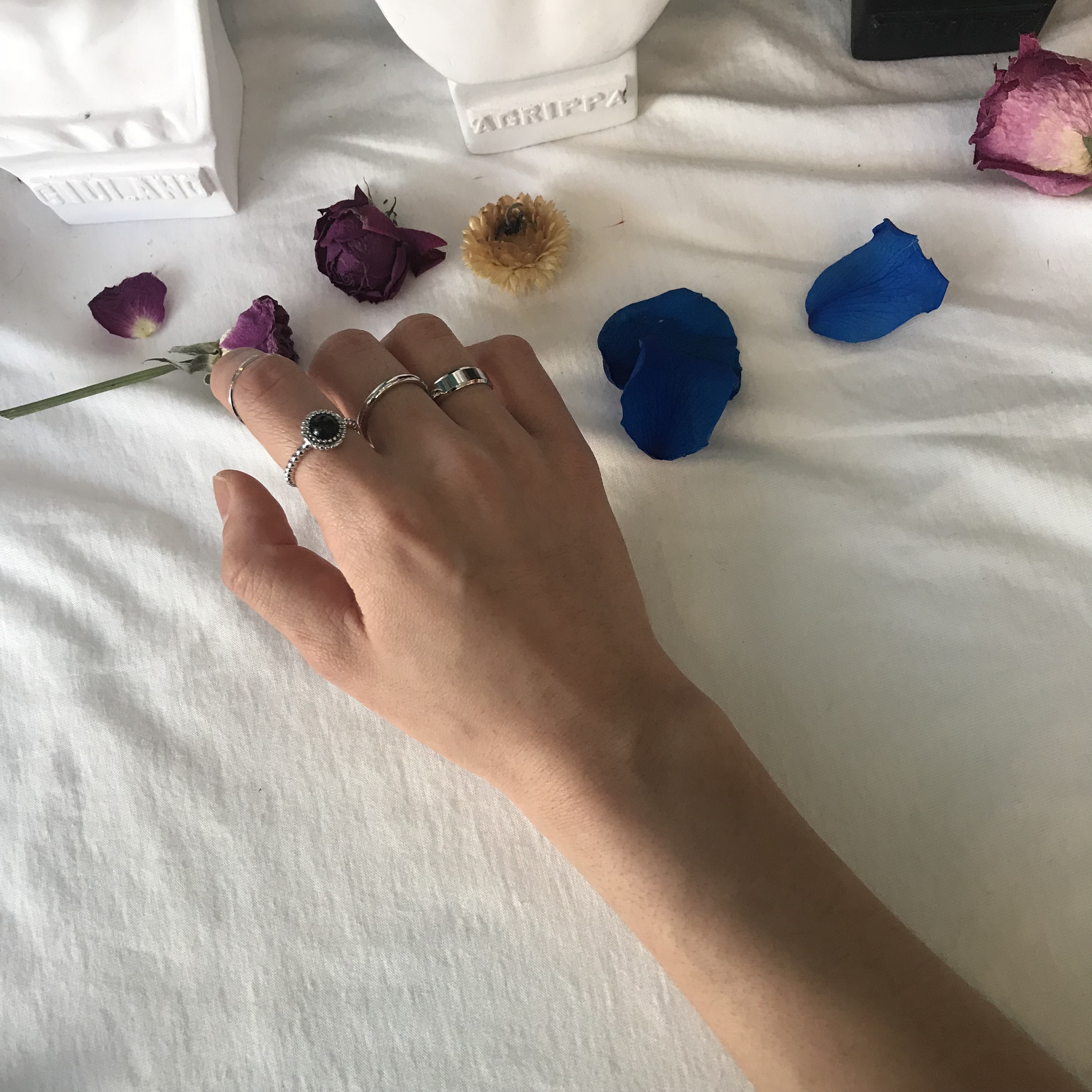 <b><p>Layered ring 4 species set Stylish Accso</p></b><b><p>重ね着 リング 4種 セット スタイリッシュな アクセサリー 感性 20代の女性</p></b><br /><br /><p align='center'>