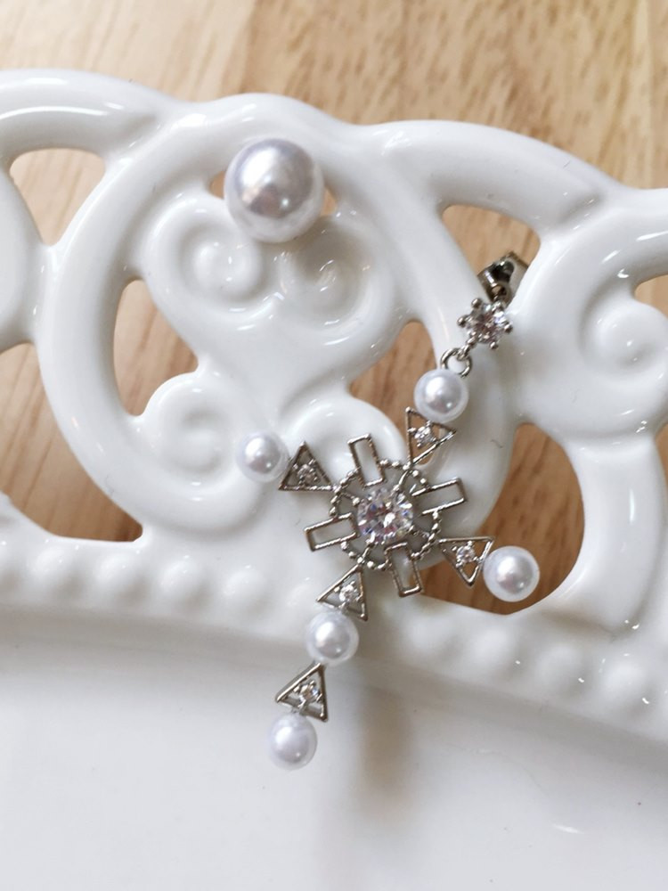 <b><p>Unknown Pearl The Cross ring handmade Twenties</p></b><b><p>オンバル 真珠 クロス イヤリング ハンドメイド 20代の女性 ヴィンテージ アィークな感じ</p></b><br /><br /><p align='center'>