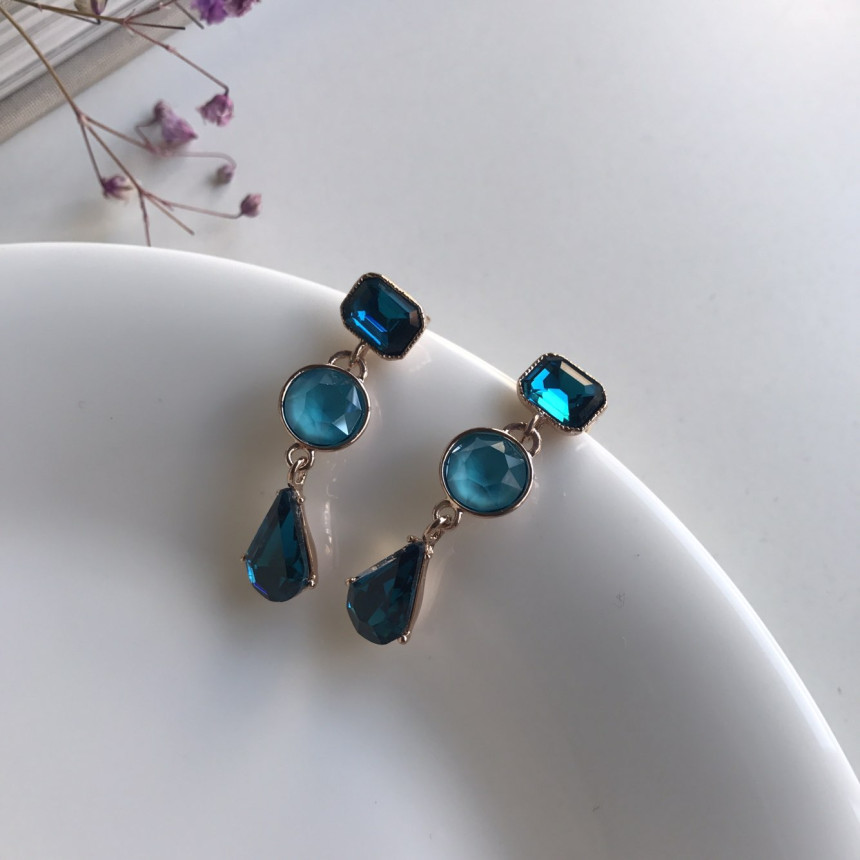 <b><p>Pony Color cubic Drop Earrings 5c Look-Ahead</p></b><b><p>ポニー カラーキュービック ドロップイヤリング 5色 出勤ルコーディネート 結婚式の祝賀客</p></b><br /><br /><p align='center'>