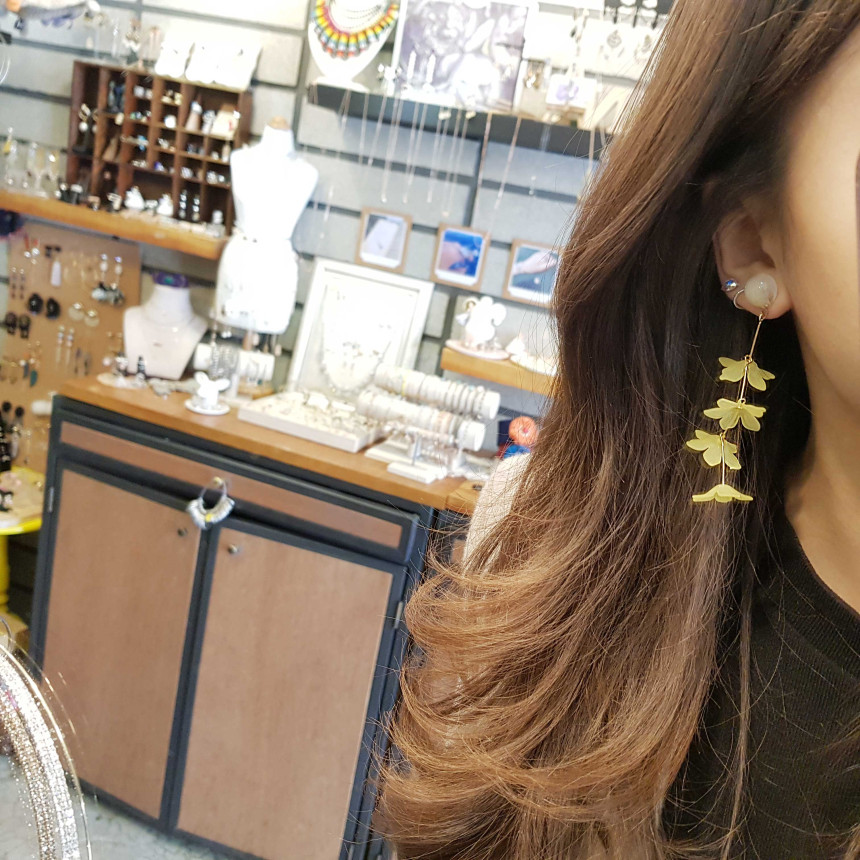 <b><p>Dyed flowers HOMAIKA Drop earring</p></b><b><p>染色花 ホマイカ ドロップ イヤリング</p></b><br /><br /><p align='center'>