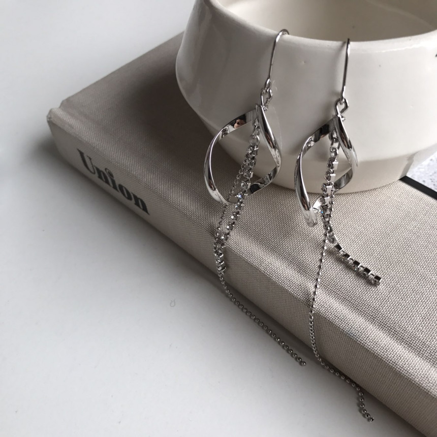 <b><p>Possible eaves Sonia Cubic Lg Drop rring</p></b><b><p>グィチ可能 ソニア キュービック ロング ドロップ イヤリ フェミニンコーディネート</p></b><br /><br /><p align='center'>