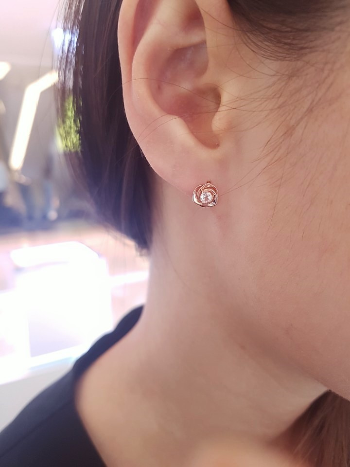 <b><p>Jewelery Rose Mont Topaz 14K earring RK0118</p></b><b><p>ズームジュエリー ローズモン トパ 14K イヤリング RK0118 結婚式の祝賀客ルックコーディネ</p></b><br /><br /><p align='center'>