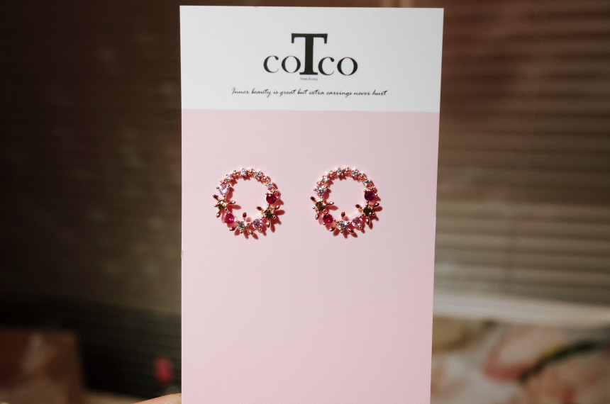 <b><p>Flower Crn Make me conclusion earring</p></b><b><p>花 王冠を 作ってくれ 断定 イヤリング</p></b><br /><br /><p align='center'>