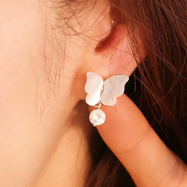 <b><p>Eileen Natty Buerfly Earrings ajje18357 Vivid</p></b><b><p>アイリーン 螺鈿の弓のイヤリング ajje18357 生気溌剌と 特別な贈り物 センスのある女性</p></b><br /><br /><p align='center'>