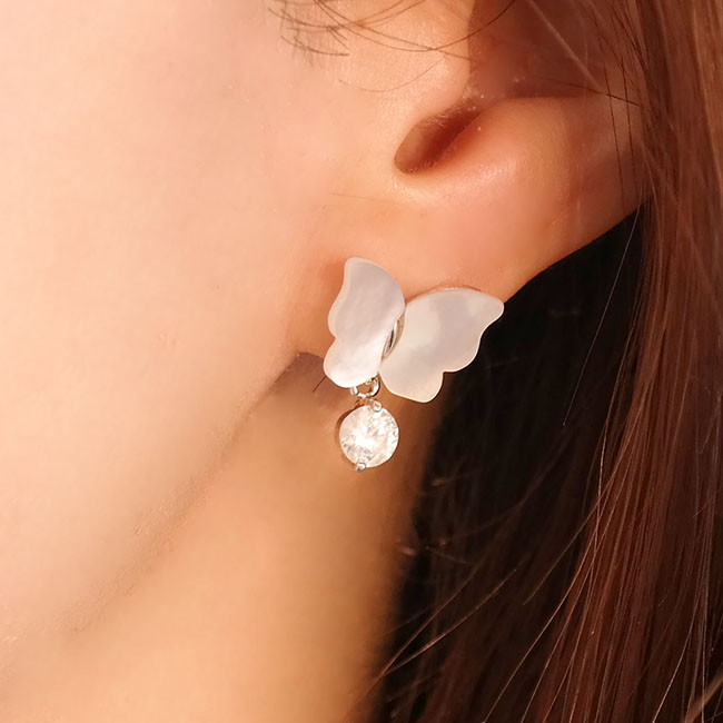 <b><p>Eileen Natty Buerfly Earrings ajje18357 Vivid</p></b><b><p>アイリーン 螺鈿の弓のイヤリング ajje18357 生気溌剌と 特別な贈り物 センスのある女性</p></b><br /><br /><p align='center'>
