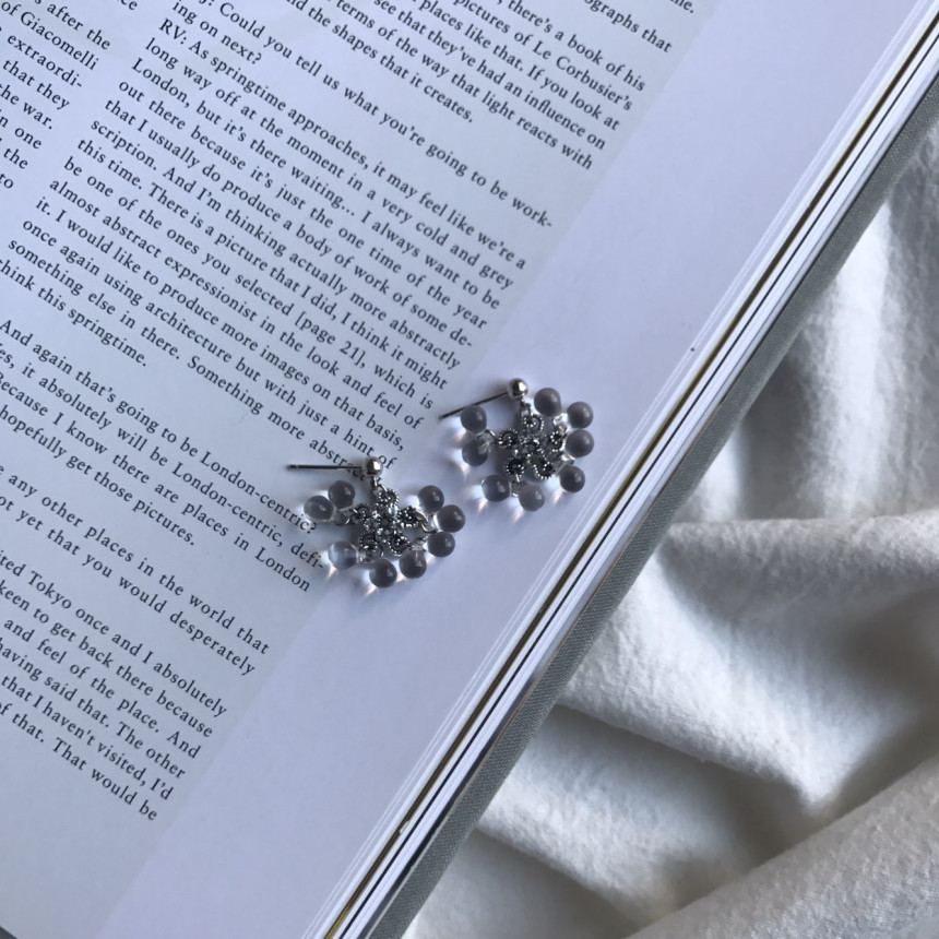 <b><p>Bobo Song Glass Cubic earri oops Today's</p></b><b><p>ボボ集り グラス キュービック イヤリング おっと 今日のファッション 清純コーディネート</p></b><br /><br /><p align='center'>