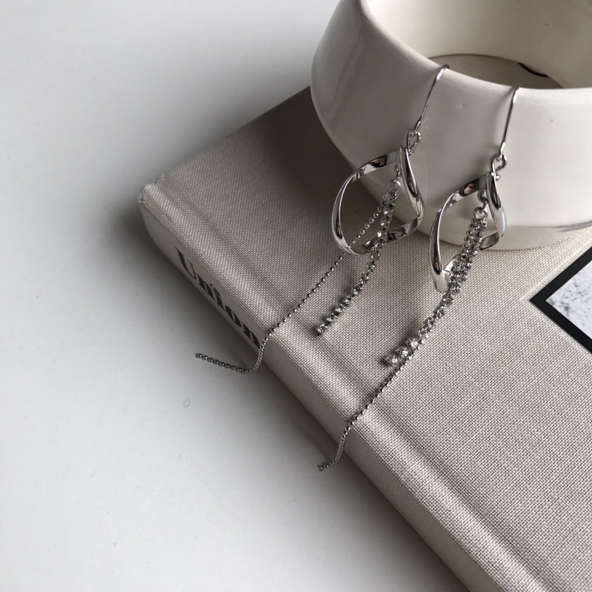 <b><p>Possible eaves Sonia Cubic Lg Drop rring</p></b><b><p>グィチ可能 ソニア キュービック ロング ドロップ イヤリ フェミニンコーディネート</p></b><br /><br /><p align='center'>