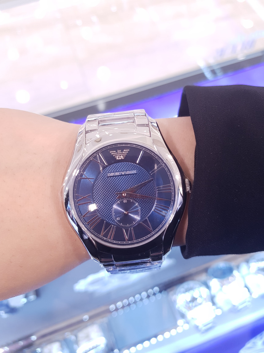 <b><p>Emporio Armani men tal clock AR11085 attractive</p></b><b><p>エンポリオ アルマーニ 男性用 メタル 時計 AR11085 魅力ある 斬新なデザイン</p></b><br /><br /><p align='center'>