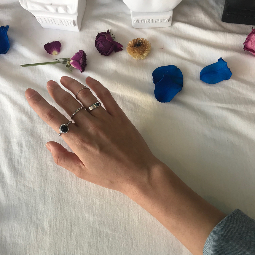 <b><p>Layered ring 4 species set Stylish Accso</p></b><b><p>重ね着 リング 4種 セット スタイリッシュな アクセサリー 感性 20代の女性</p></b><br /><br /><p align='center'>