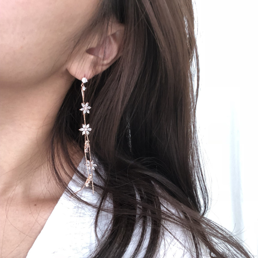 <b><p>flower Drop earring Cubic Antique chandeli</p></b><b><p>フラワー ドロップ イヤリング キュービック アンティーク シャンデリア クリスタル</p></b><br /><br /><p align='center'>