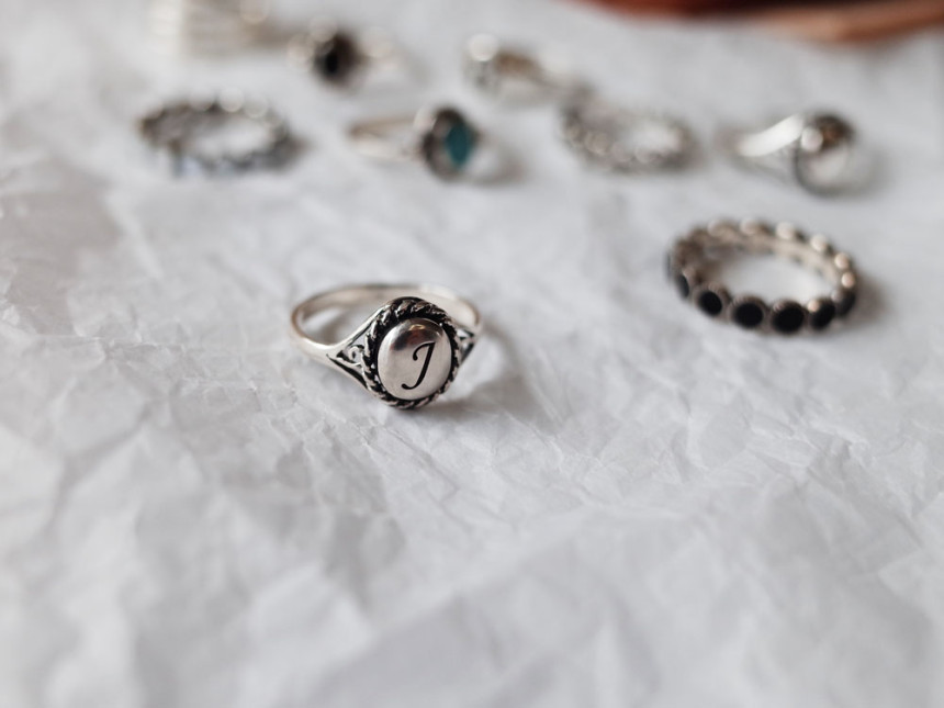 <b><p>Antique Ellipse Silv ring Refed Luxuous Chic</p></b><b><p>アンティーク 楕円 シルバーリング 洗練された 豪華な シックな スタイリッシュな</p></b><br /><br /><p align='center'>