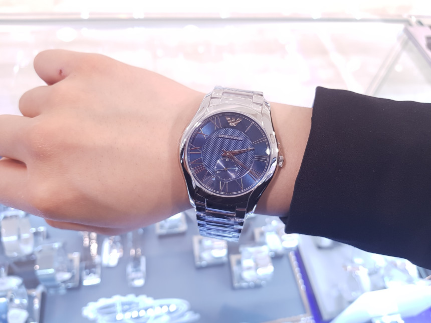 <b><p>Emporio Armani men tal clock AR11085 attractive</p></b><b><p>エンポリオ アルマーニ 男性用 メタル 時計 AR11085 魅力ある 斬新なデザイン</p></b><br /><br /><p align='center'>