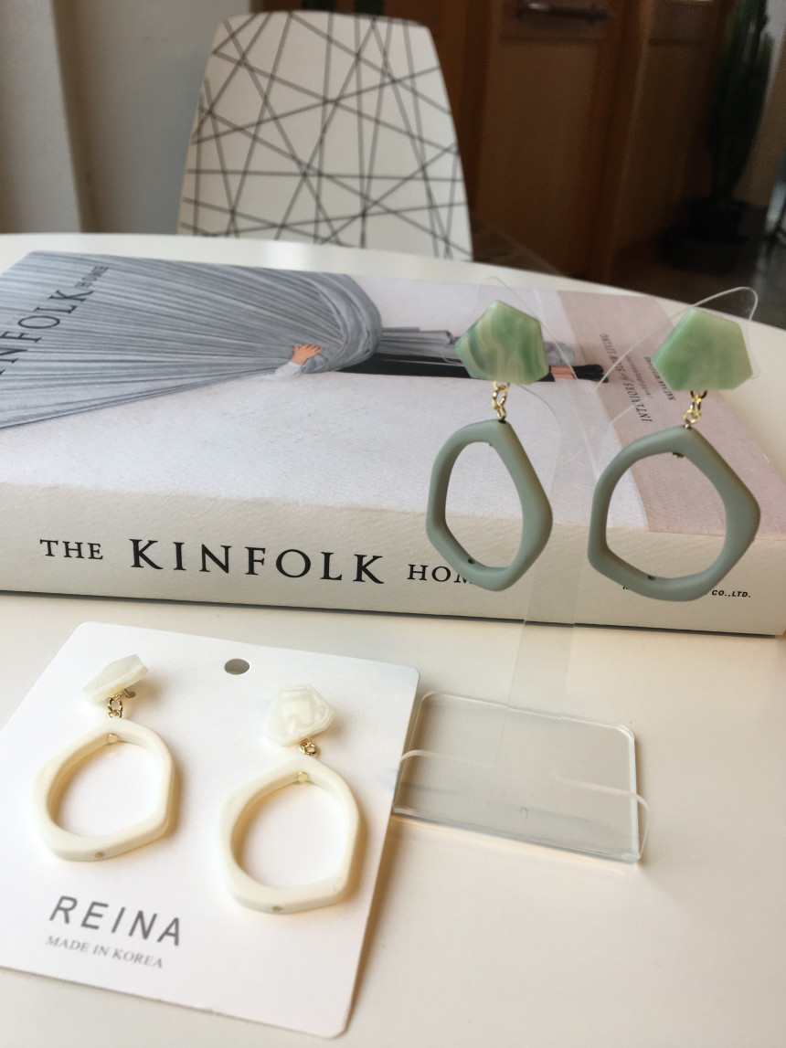 <b><p>unique acryl earring</p></b><b><p>ユニーク アクリル イヤリング</p></b><br /><br /><p align='center'>