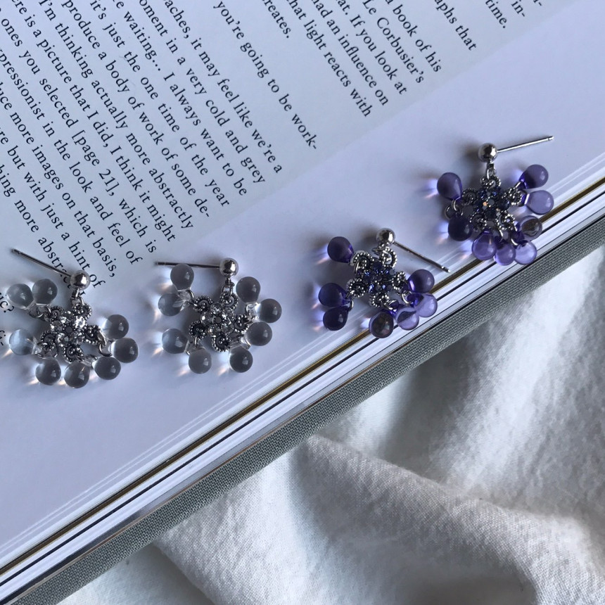 <b><p>Bobo Song Glass Cubic earri oops Today's</p></b><b><p>ボボ集り グラス キュービック イヤリング おっと 今日のファッション 清純コーディネート</p></b><br /><br /><p align='center'>