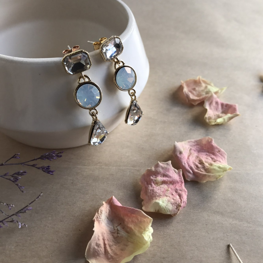 <b><p>Pony Color cubic Drop Earrings 5c Look-Ahead</p></b><b><p>ポニー カラーキュービック ドロップイヤリング 5色 出勤ルコーディネート 結婚式の祝賀客</p></b><br /><br /><p align='center'>