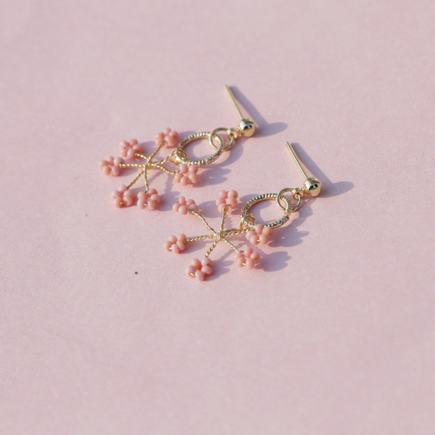 <b><p>Cherry Blossom Mini rg Fw eags Drop handmade</p></b><b><p>桜 ミニリング 花のイヤ ドロップ ハンドメイド ビーズ 派手な 芸能人</p></b><br /><br /><p align='center'>