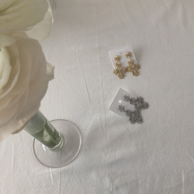 <b><p>Blossom fwer Drop earring vely Sp coordation</p></b><b><p>ブロッサム フラワー ドプ イヤリング ラブリー 春のコーディネート ロマンチックスタイル</p></b><br /><br /><p align='center'>