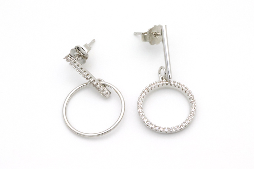 <b><p>Silver fing circle Unknown Drop earr Twenties</p></b><b><p>ウンチム サークル オンバル ドロップ イヤリング 20代の女性 ランス キュービック</p></b><br /><br /><p align='center'>