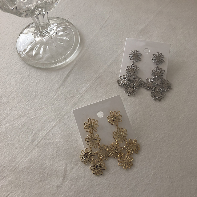<b><p>Blossom fwer Drop earring vely Sp coordation</p></b><b><p>ブロッサム フラワー ドプ イヤリング ラブリー 春のコーディネート ロマンチックスタイル</p></b><br /><br /><p align='center'>