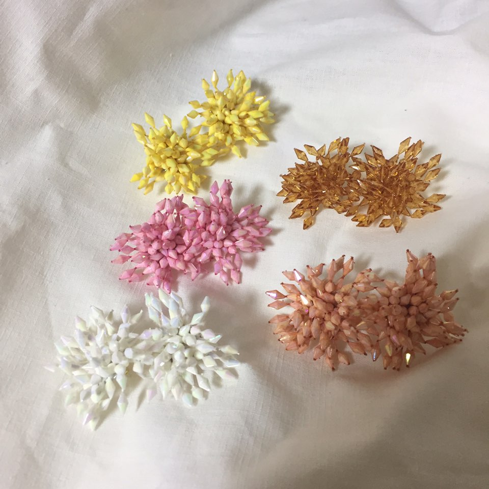 <b><p>Kim Hee-sun Na Yog st Biz Firecracker Bold</p></b><b><p>キム・ヒソン ナヨン セント ビーズ 爆竹 ボールド カラー イヤリング ホワイト</p></b><br /><br /><p align='center'>