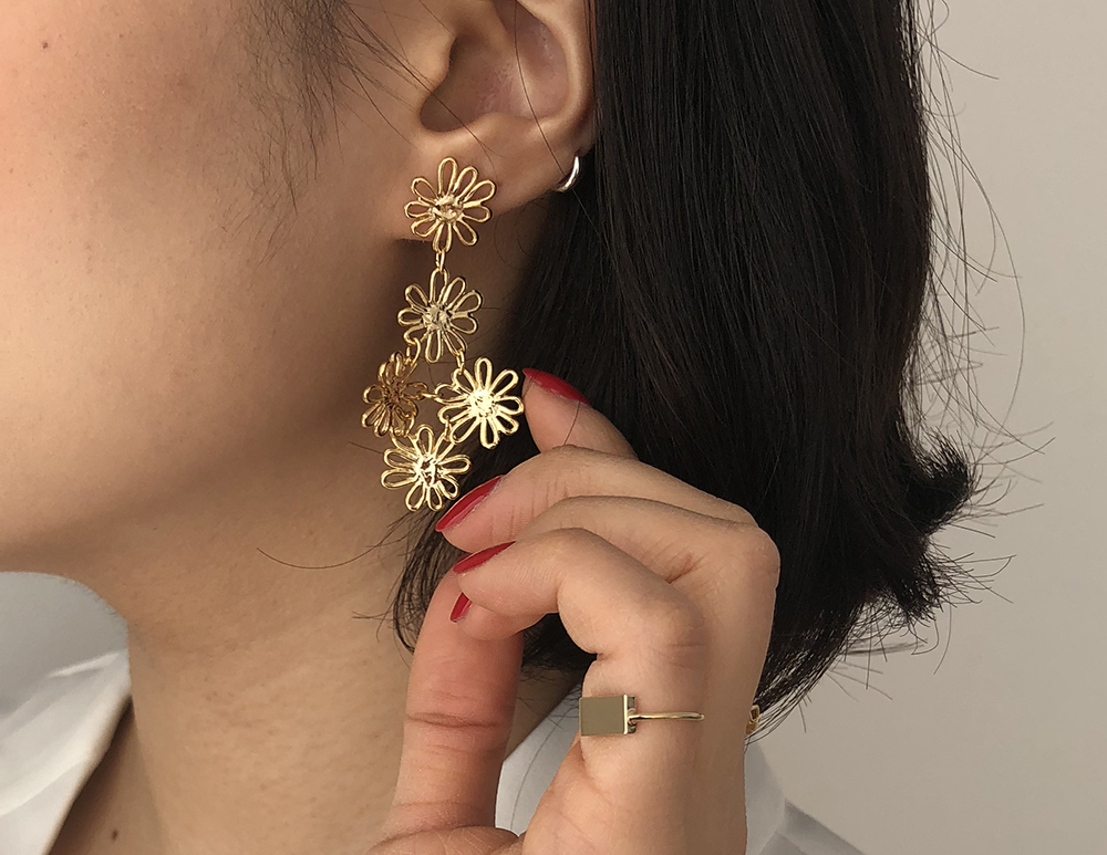 <b><p>Blossom fwer Drop earring vely Sp coordation</p></b><b><p>ブロッサム フラワー ドプ イヤリング ラブリー 春のコーディネート ロマンチックスタイル</p></b><br /><br /><p align='center'>