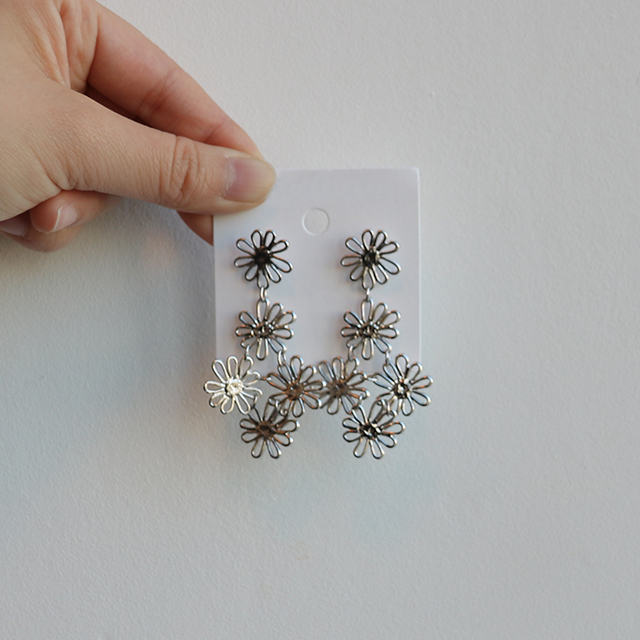 <b><p>Blossom fwer Drop earring vely Sp coordation</p></b><b><p>ブロッサム フラワー ドプ イヤリング ラブリー 春のコーディネート ロマンチックスタイル</p></b><br /><br /><p align='center'>