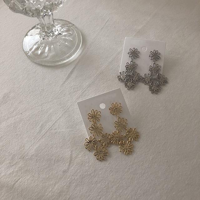 <b><p>Blossom fwer Drop earring vely Sp coordation</p></b><b><p>ブロッサム フラワー ドプ イヤリング ラブリー 春のコーディネート ロマンチックスタイル</p></b><br /><br /><p align='center'>