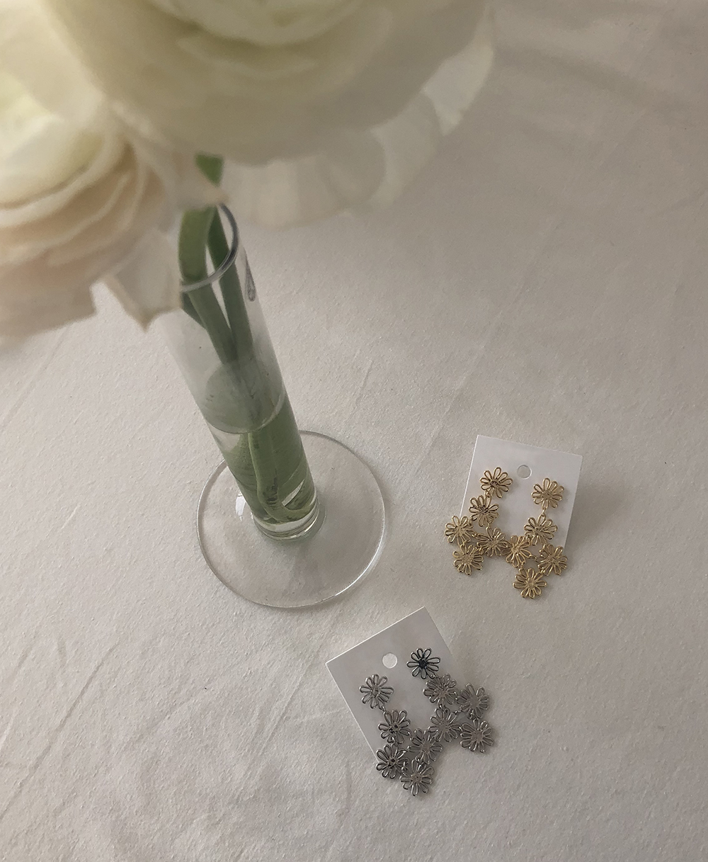 <b><p>Blossom fwer Drop earring vely Sp coordation</p></b><b><p>ブロッサム フラワー ドプ イヤリング ラブリー 春のコーディネート ロマンチックスタイル</p></b><br /><br /><p align='center'>
