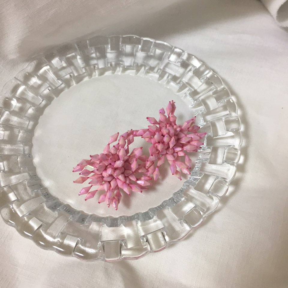 <b><p>Kim Hee-sun Na Yog st Biz Firecracker Bold</p></b><b><p>キム・ヒソン ナヨン セント ビーズ 爆竹 ボールド カラー イヤリング ホワイト</p></b><br /><br /><p align='center'>