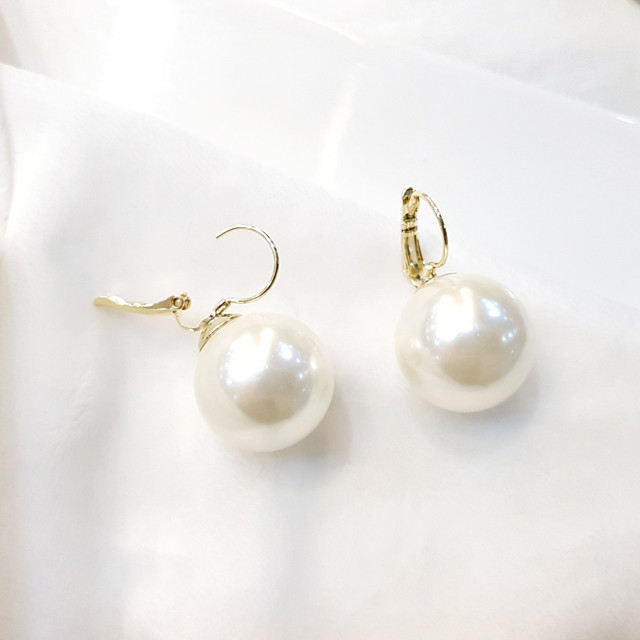 <b><p>Ivory king Pearl Titanium needle Fema codation</p></b><b><p>アイボリー 王 真珠 チタン針 環状 イヤリング 女性コーディネート ブブサークルゴールド</p></b><br /><br /><p align='center'>