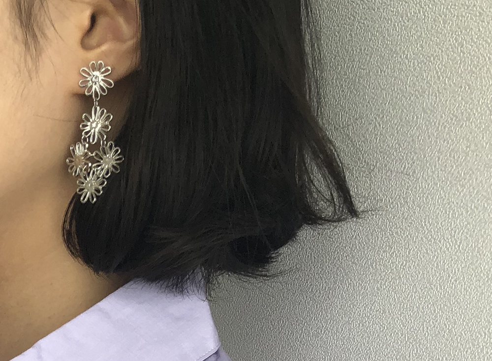 <b><p>Blossom fwer Drop earring vely Sp coordation</p></b><b><p>ブロッサム フラワー ドプ イヤリング ラブリー 春のコーディネート ロマンチックスタイル</p></b><br /><br /><p align='center'>