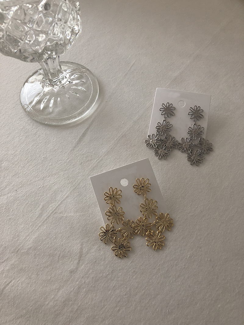 <b><p>Blossom fwer Drop earring vely Sp coordation</p></b><b><p>ブロッサム フラワー ドプ イヤリング ラブリー 春のコーディネート ロマンチックスタイル</p></b><br /><br /><p align='center'>