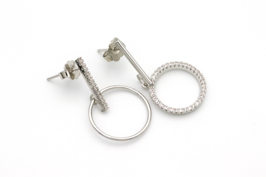 <b><p>Silver fing circle Unknown Drop earr Twenties</p></b><b><p>ウンチム サークル オンバル ドロップ イヤリング 20代の女性 ランス キュービック</p></b><br /><br /><p align='center'>