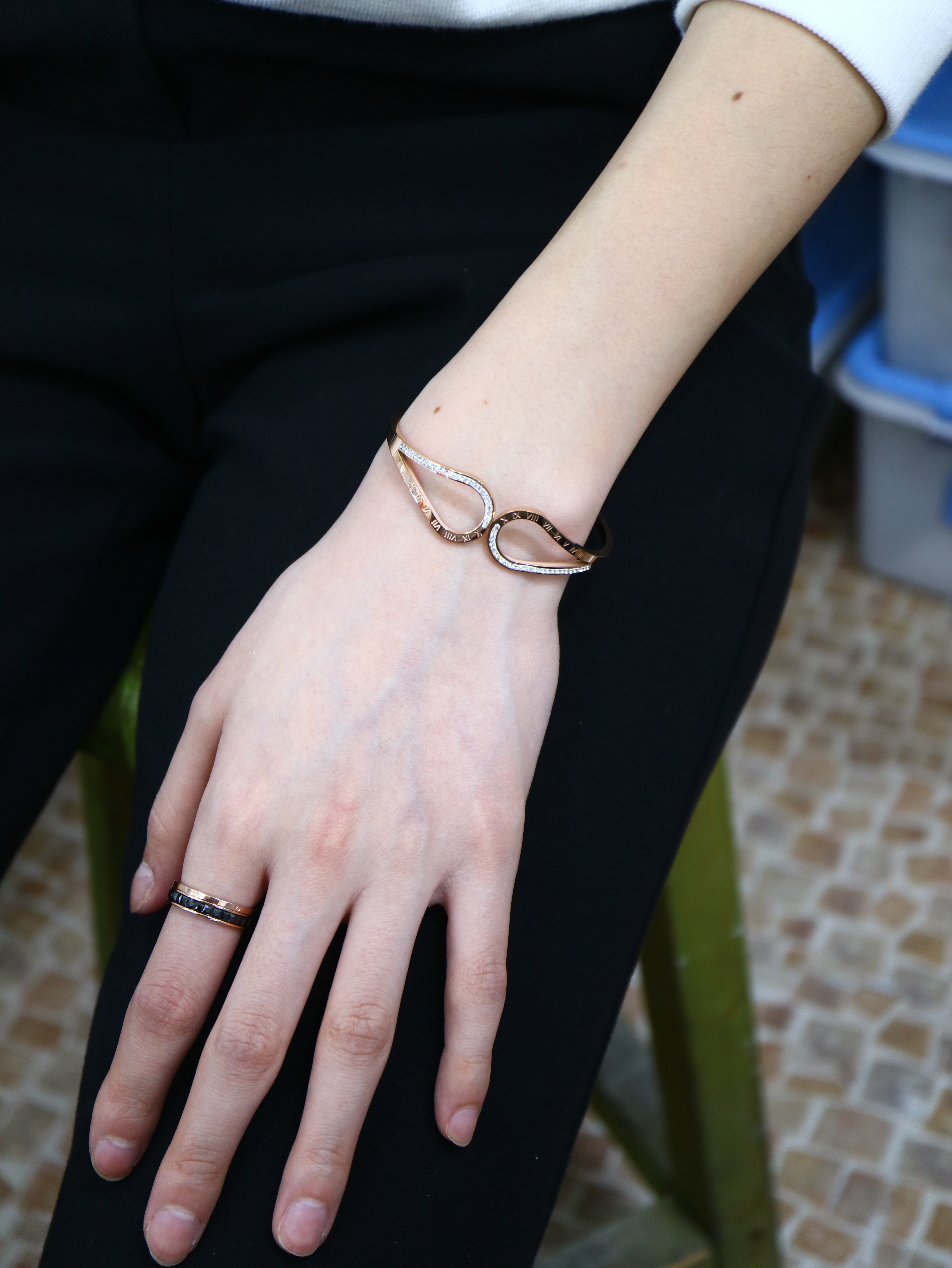 <b><p>titanium All cubic Thread pattern Causc rain</p></b><b><p>チタン オールキュービック ネジ柄 歌声非 最高 リング 結婚式の祝賀客ルコーディネート</p></b><br /><br /><p align='center'>