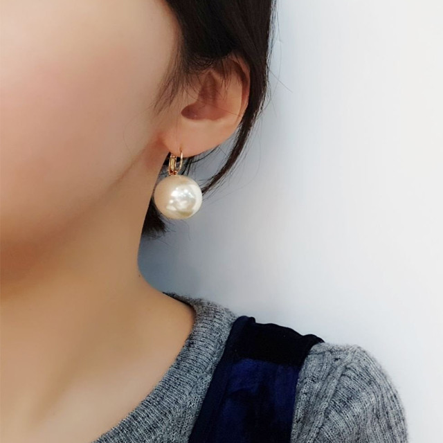 <b><p>Ivory king Pearl Titanium needle Fema codation</p></b><b><p>アイボリー 王 真珠 チタン針 環状 イヤリング 女性コーディネート ブブサークルゴールド</p></b><br /><br /><p align='center'>