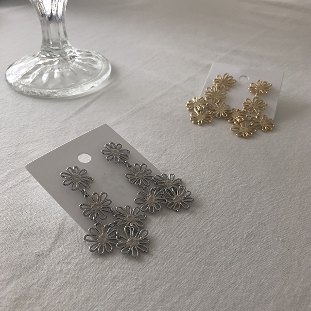 <b><p>Blossom fwer Drop earring vely Sp coordation</p></b><b><p>ブロッサム フラワー ドプ イヤリング ラブリー 春のコーディネート ロマンチックスタイル</p></b><br /><br /><p align='center'>
