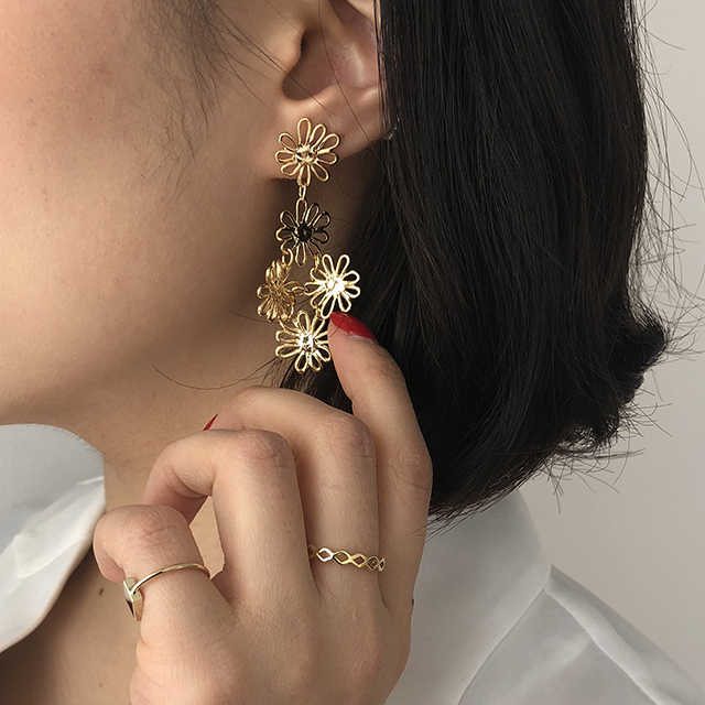 <b><p>Blossom fwer Drop earring vely Sp coordation</p></b><b><p>ブロッサム フラワー ドプ イヤリング ラブリー 春のコーディネート ロマンチックスタイル</p></b><br /><br /><p align='center'>