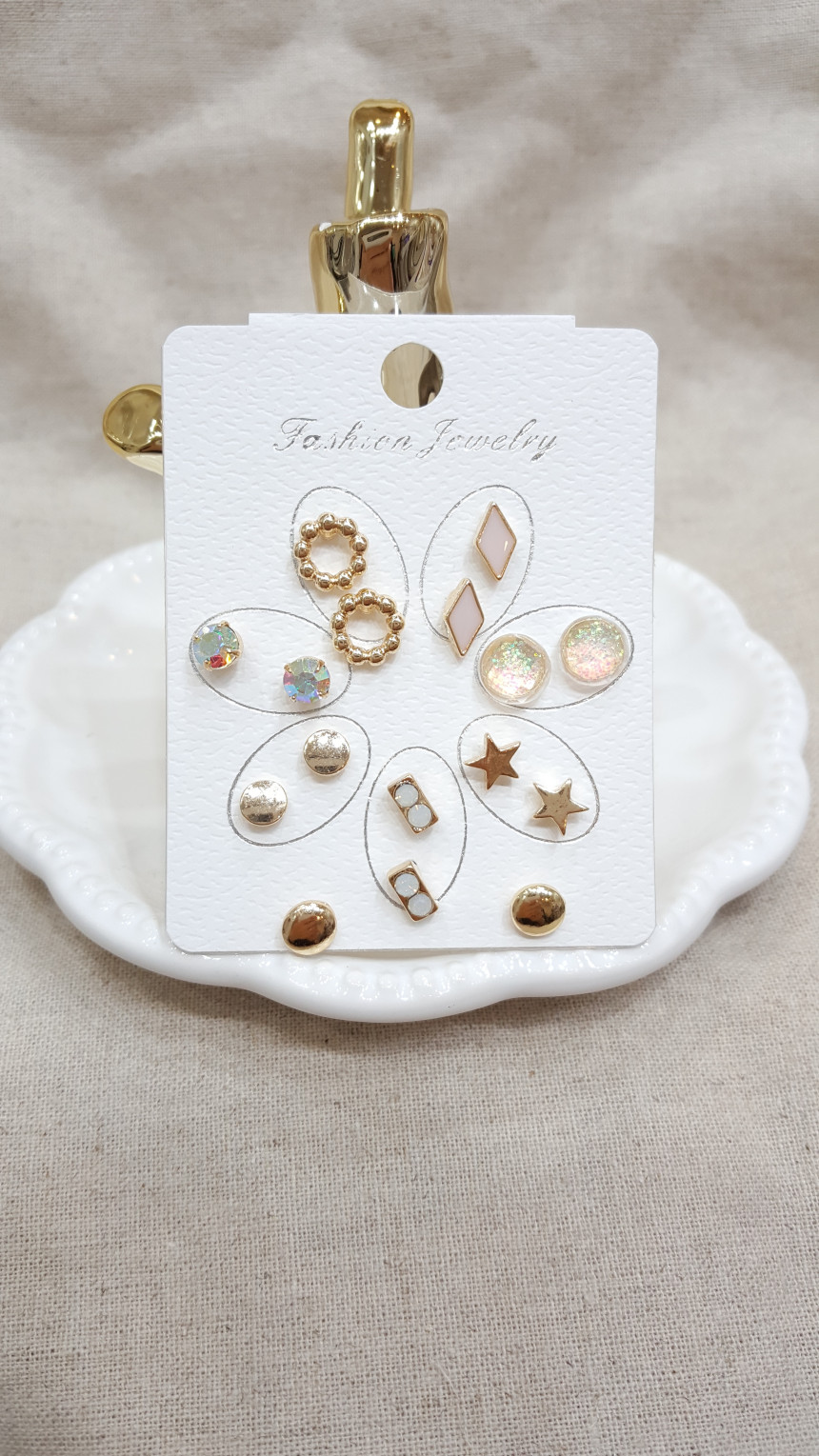 <b><p>ELPING BASIC Set earrings Today's Fashion</p></b><b><p>エルピンベーシック セットピアス 今日のファッション すっきりとしたスタイル 洗練された</p></b><br /><br /><p align='center'>