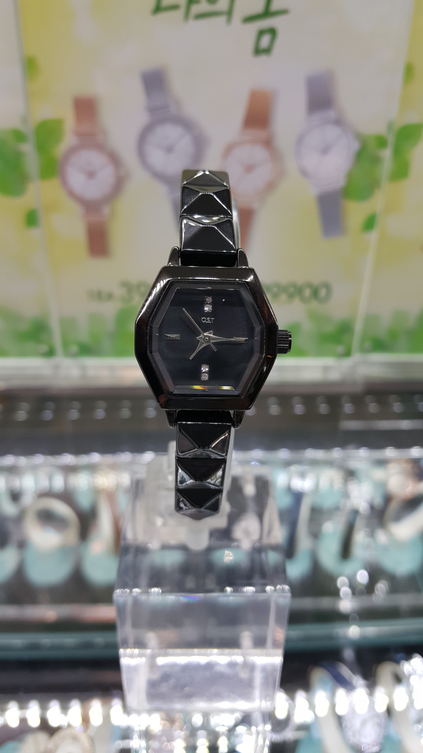 <b><p>OST Black Pyramid Clo OTW115906TBB</p></b><b><p>OST ブラックピラミッド時計 OTW115906TBB</p></b><br /><br /><p align='center'>