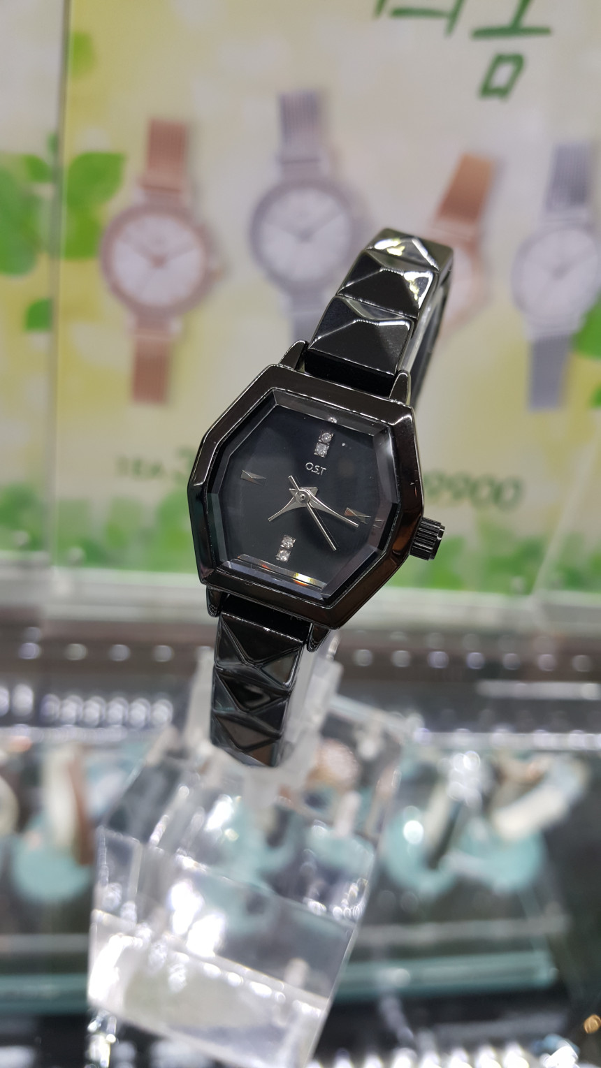 <b><p>OST Black Pyramid Clo OTW115906TBB</p></b><b><p>OST ブラックピラミッド時計 OTW115906TBB</p></b><br /><br /><p align='center'>