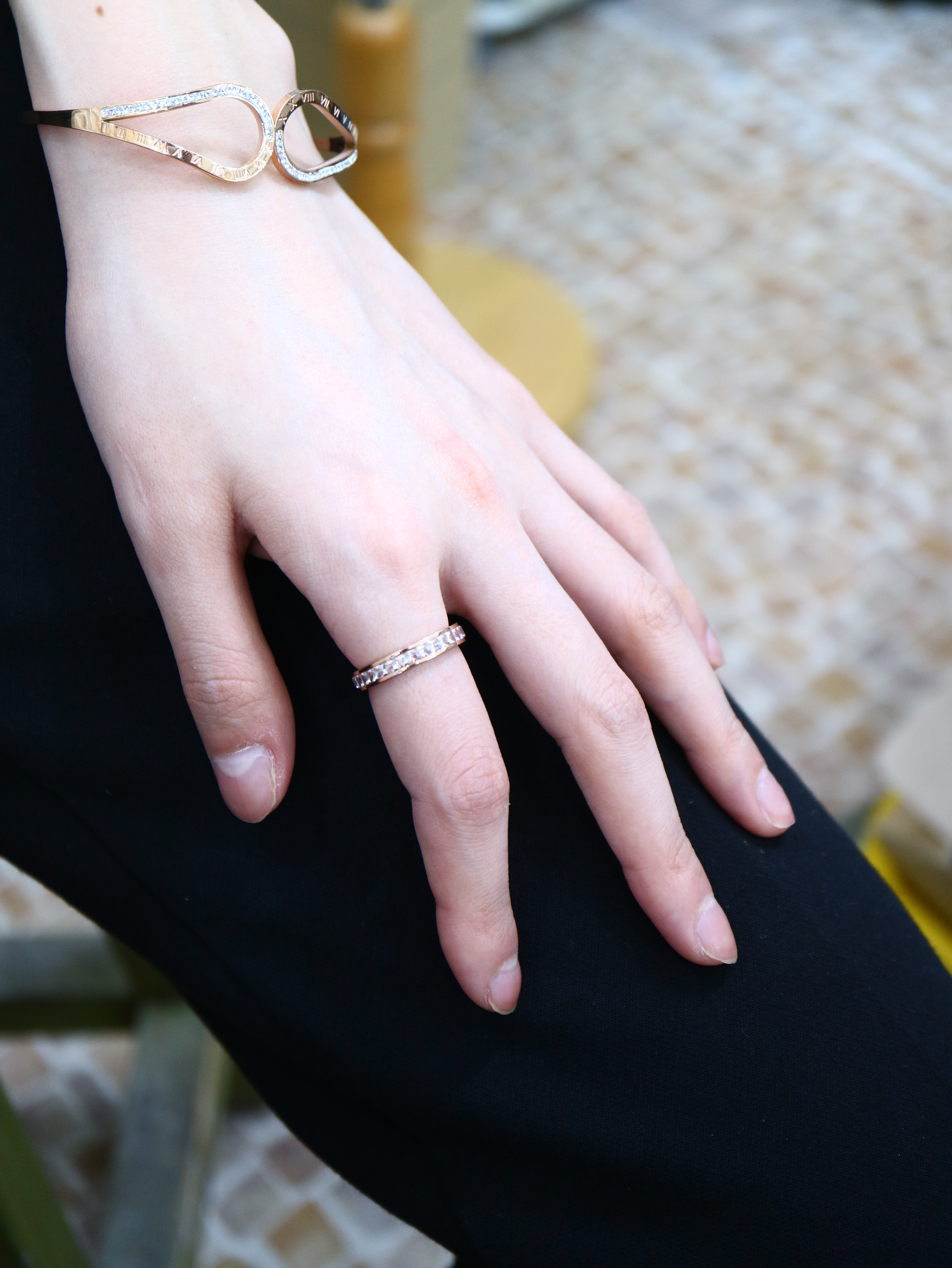 <b><p>titanium All cubic Thread pattern Causc rain</p></b><b><p>チタン オールキュービック ネジ柄 歌声非 最高 リング 結婚式の祝賀客ルコーディネート</p></b><br /><br /><p align='center'>