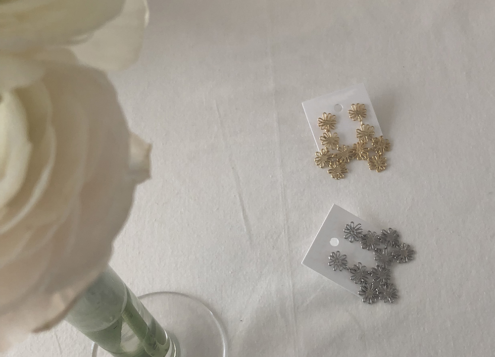 <b><p>Blossom fwer Drop earring vely Sp coordation</p></b><b><p>ブロッサム フラワー ドプ イヤリング ラブリー 春のコーディネート ロマンチックスタイル</p></b><br /><br /><p align='center'>