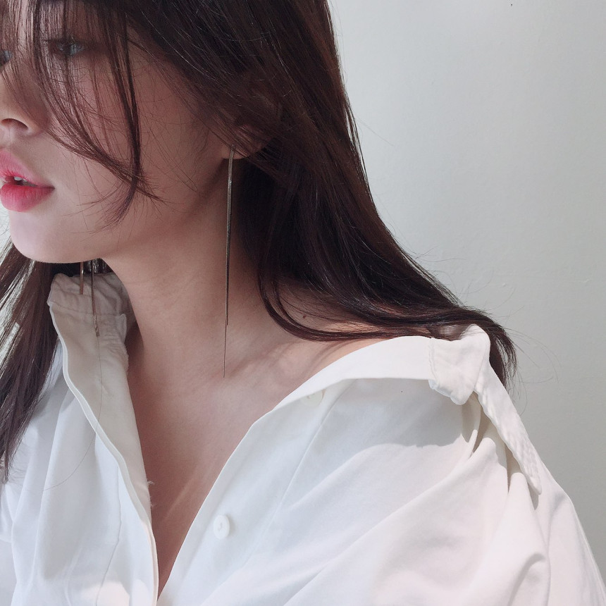 <b><p>NO104 Bijou Silver fing Lo front Back cha</p></b><b><p>NO104 ビジュー ウンチム ロング 前 後チェーン イヤリ シックな ユニーデザイン</p></b><br /><br /><p align='center'>