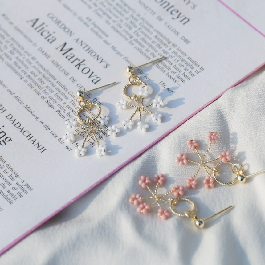 <b><p>Cherry Blossom Mini rg Fw eags Drop handmade</p></b><b><p>桜 ミニリング 花のイヤ ドロップ ハンドメイド ビーズ 派手な 芸能人</p></b><br /><br /><p align='center'>