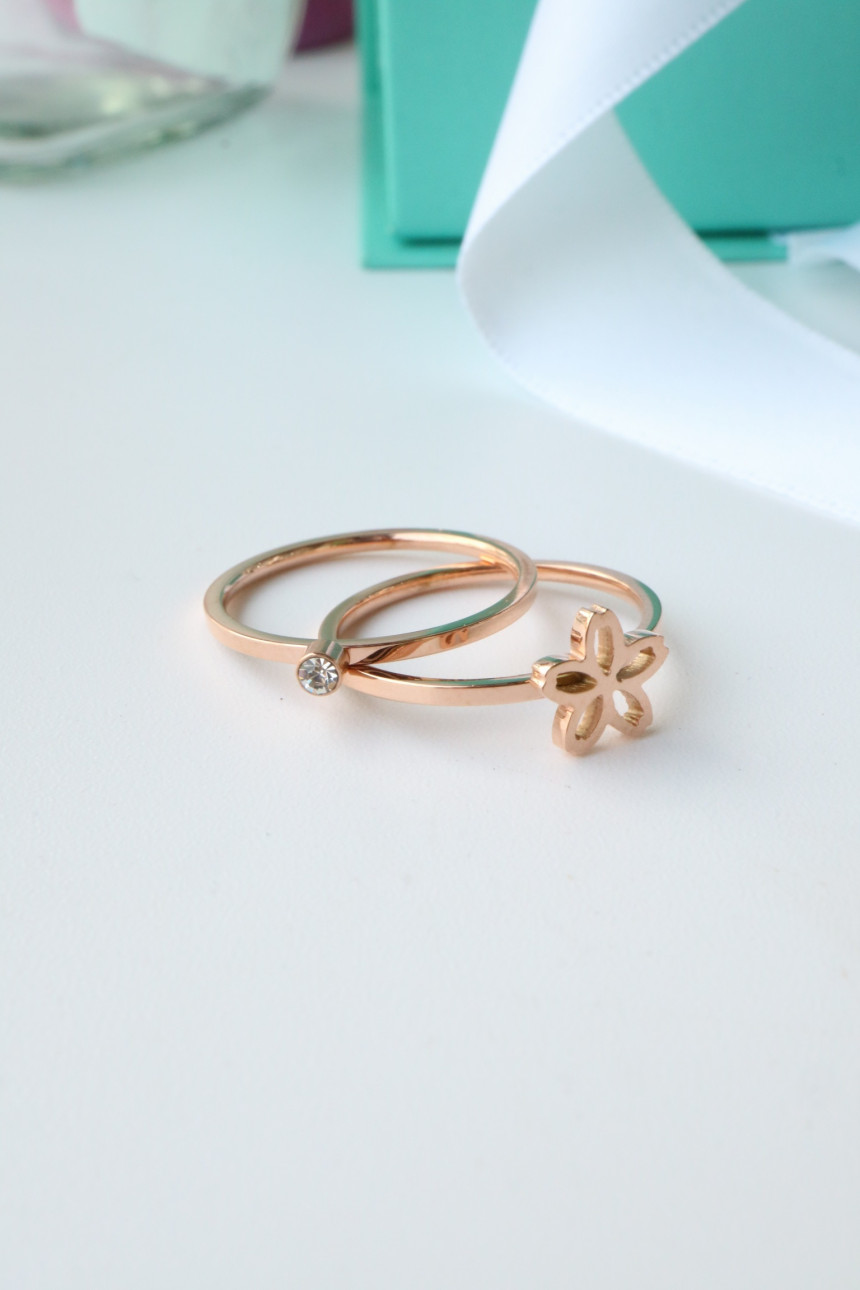 <b><p>titanium 1 flower jelry Layed ring Set sour</p></b><b><p>チタン 1 フラワー 宝石 重ね着 リング サンコム若々しく 知的な魅力の カジュアルな</p></b><br /><br /><p align='center'>