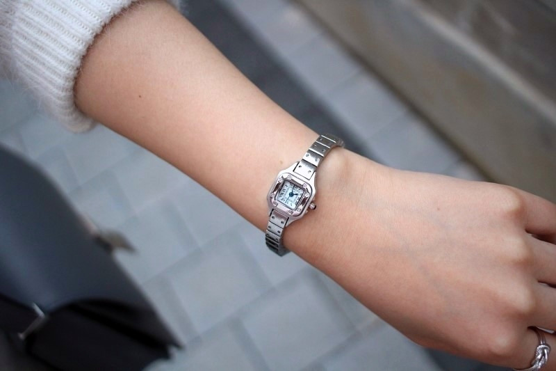 <b><p>Minimal edge Won Met watch fee 20's Ref</p></b><b><p>ミニマル エッジ 女性 メタル時計 20代 洗練された すっきりとした カジュアル</p></b><br /><br /><p align='center'>