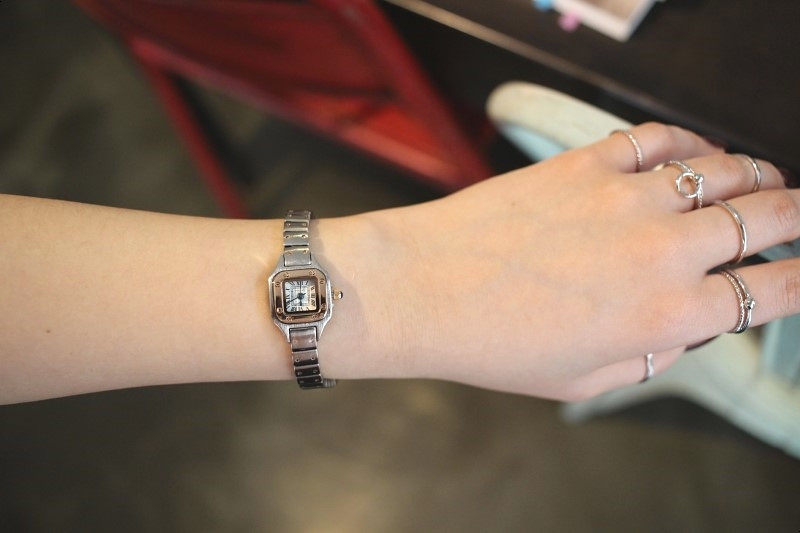 <b><p>Minimal edge Won Met watch fee 20's Ref</p></b><b><p>ミニマル エッジ 女性 メタル時計 20代 洗練された すっきりとした カジュアル</p></b><br /><br /><p align='center'>