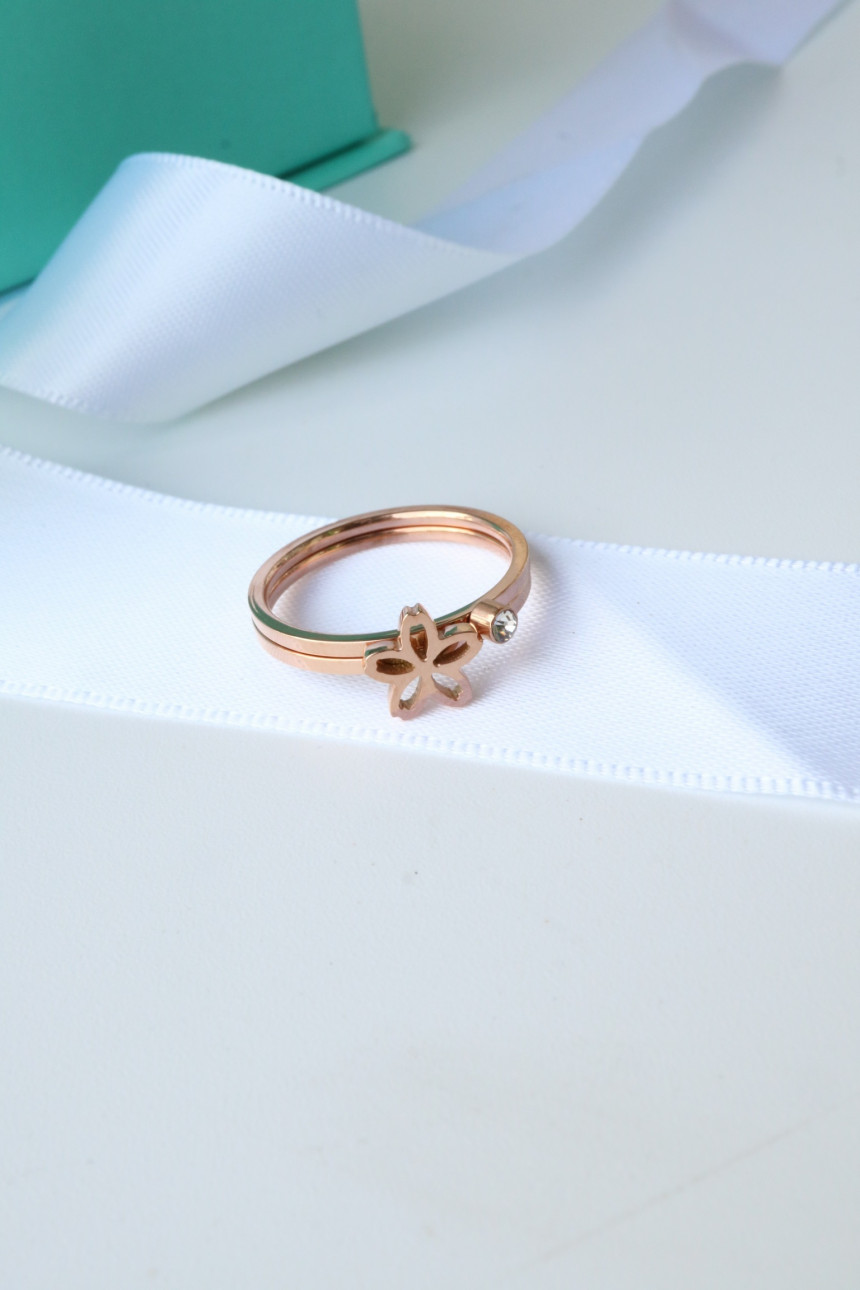 <b><p>titanium 1 flower jelry Layed ring Set sour</p></b><b><p>チタン 1 フラワー 宝石 重ね着 リング サンコム若々しく 知的な魅力の カジュアルな</p></b><br /><br /><p align='center'>