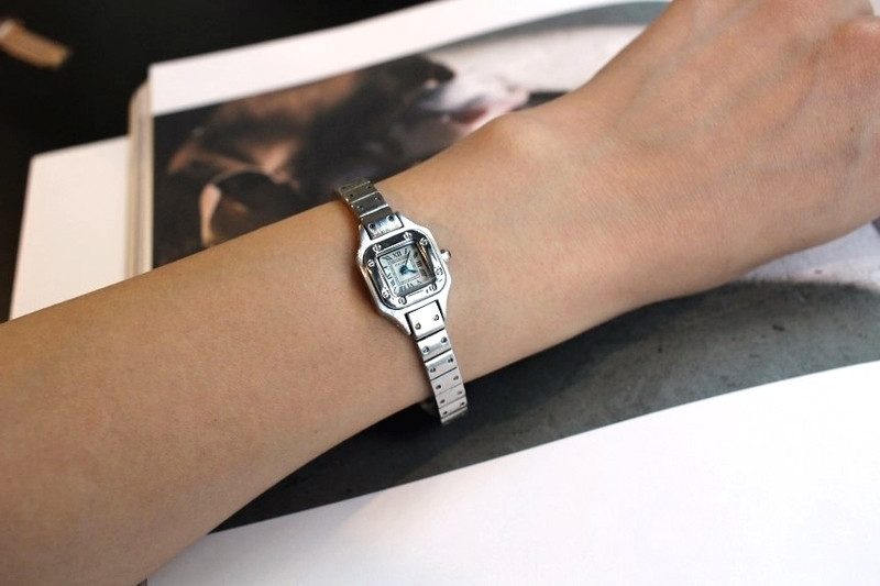 <b><p>Minimal edge Won Met watch fee 20's Ref</p></b><b><p>ミニマル エッジ 女性 メタル時計 20代 洗練された すっきりとした カジュアル</p></b><br /><br /><p align='center'>