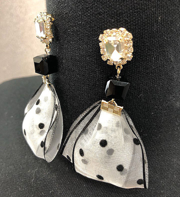 <b><p>cute stone Cubic Dot Ribb Earrings Unique</p></b><b><p>かわいい 原石 キュービック ドットリボンピアス ユニークな アレルギー対策 テンテンイイ</p></b><br /><br /><p align='center'>
